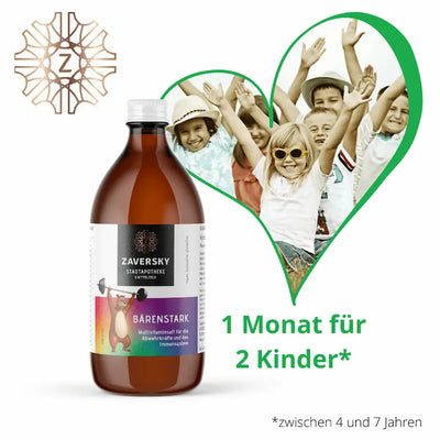 Bärenstark Multivitaminsaft in brauner Glasflasche der Stadtapotheke Zaversky, daneben fröhliche Kinder mit Hinweis „1 Monat für 2 Kinder“