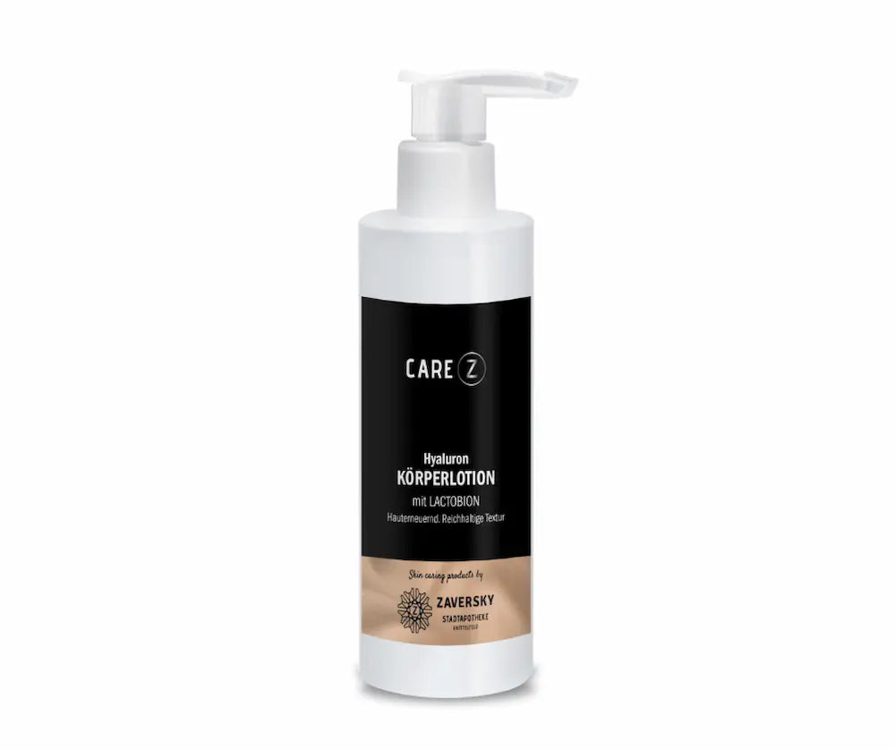 CARE Z Hyaluron Körperlotion mit Lactobion, weißer Pumpspender mit schwarz-beigem Etikett, hauterneuernd, reichhaltige Textur.