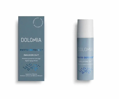 Dolomia Phyto Defence+ Émulsion 24/7 Anti-Aging-Pflege, blaugraue Faltschachtel und Pumpflasche in Vorderansicht
