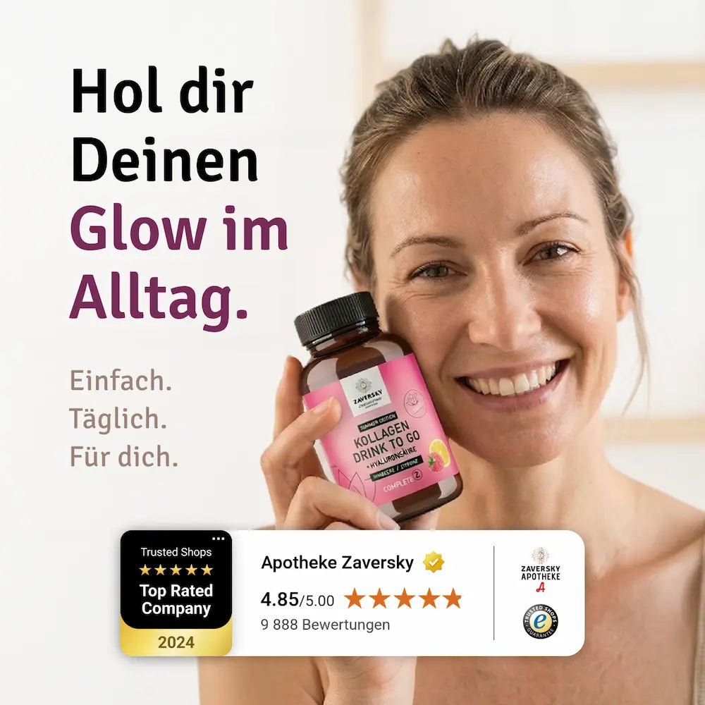 Lächelnde Frau hält Zaversky Kollagen Drink to Go Summer Edition mit Himbeere und Zitrone neben Slogan „Hol dir Deinen Glow im Alltag“.