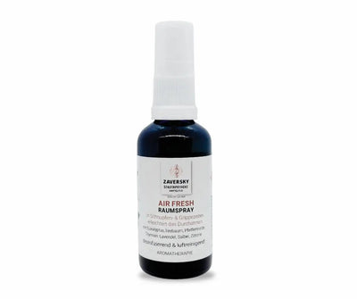 Air Fresh Raumspray der Zaversky Stadtapotheke Knittelfeld in dunkelblauer Sprühflasche mit weißem Etikett und Aromatherapie-Hinweis
